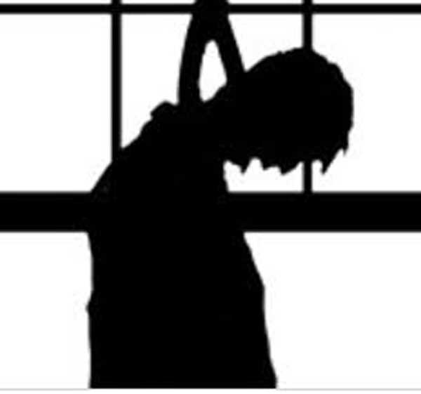 ग्रामीण ने फांसी लगाकर की आत्महत्या ग्रामीण ने फांसी लगाकर की आत्महत्या